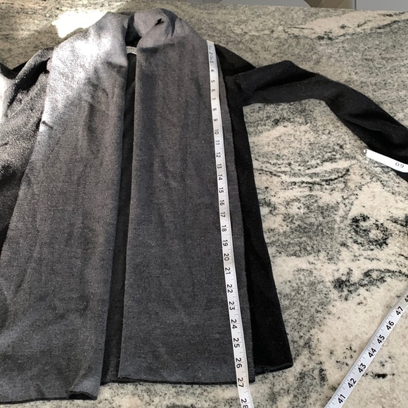 Babaton Aritzia Long Sleeve Black
Merino Wool Cardigan Size Sm - Picture 11 of 12